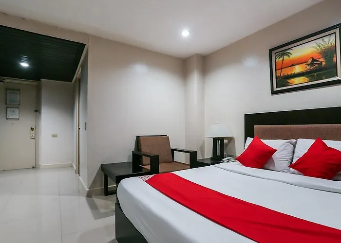Hotel Paragon Tower 2*
