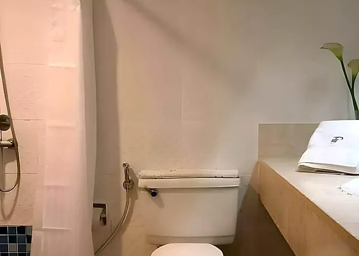 Hotel Paragon Tower 2*