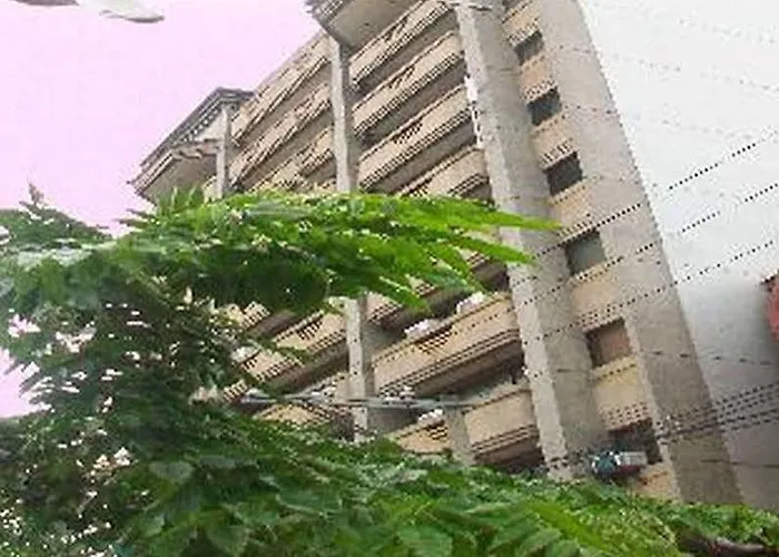 Hotel Paragon Tower 2*