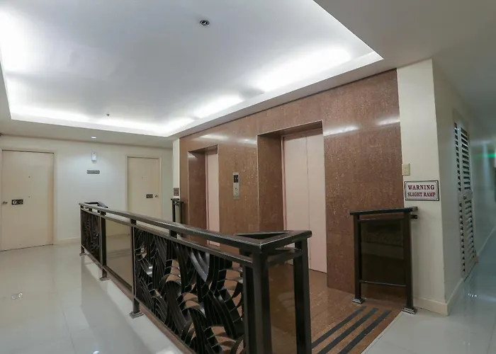 Hotel Paragon Tower 2*